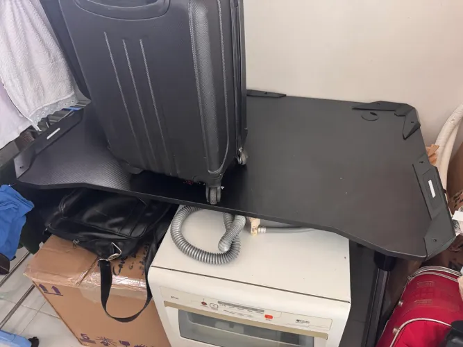 Vendo Mesa Gamer com 1 ano de uso - Estado de zero