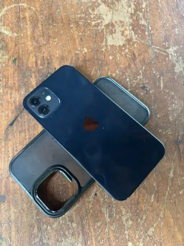 iPhone 12, 64gb. Bateria trocada uma vez 76%