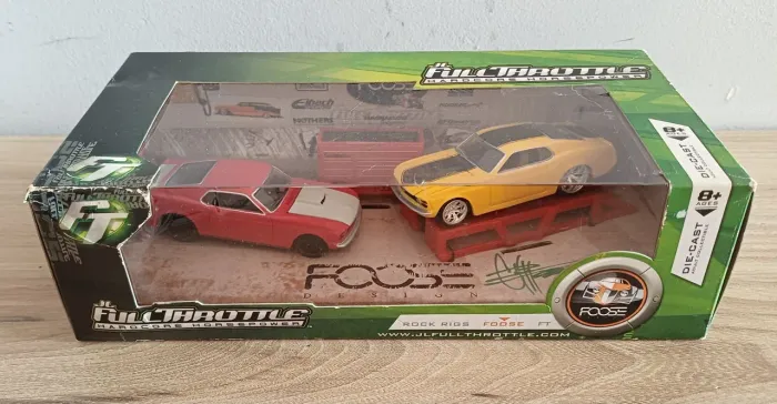Dupla de Ford Mustang 1970 Foose, Full Throttle, 1:64, AUTOGRAFADA pelo próprio Chip Foose