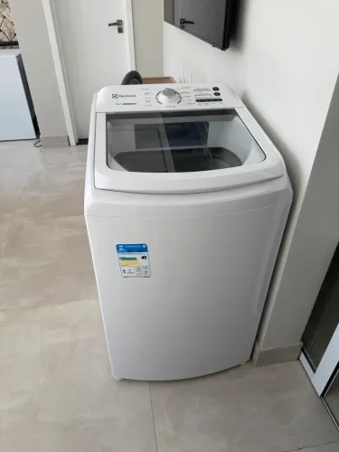 Máquina de lavar roupas Electrolux 14 Kg branca essential care com cesto inox e Jet&Clean