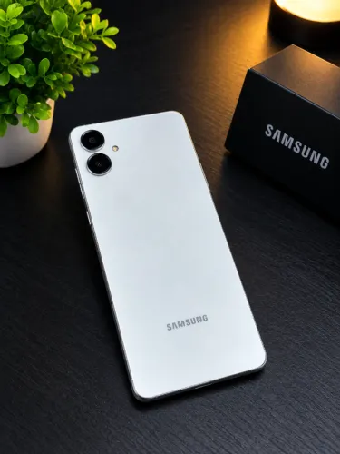 Samsung A06 seminovo usado. 128 gb , 4gb de ram. Celular funcionando tudo ok.Tudo original