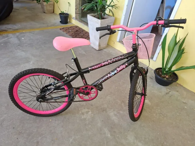 Bicicleta Infantil Feminina Aro 20 Semi nova - Valor 400,00