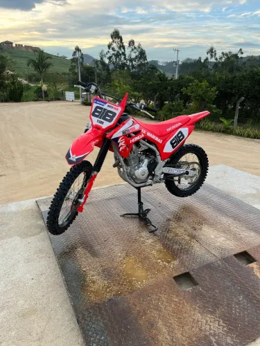 Vende-se CRF 250 F  2024 (MOTO MUITO BEM CUIDADA)