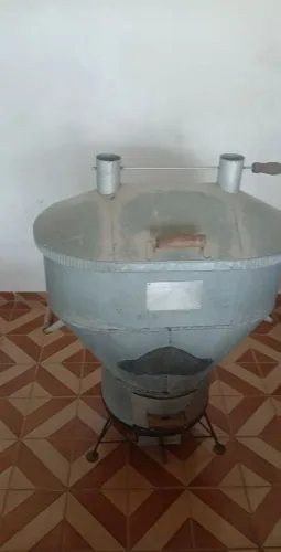 Vendo churrasqueira ela é carvão e a gás