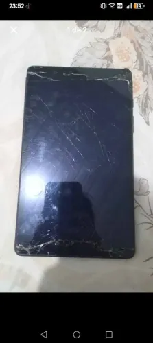 Samsung tab A com tela quebrada e bateria queimada PARA AJEITAR OU RETIRADA DE PEÇAS