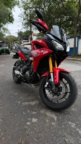 Yamaha MT-09 Tracer 2022 - 22.700 km - Vermelha - Muito conservada