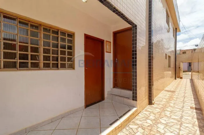 Sobrado Residencial 8 Kitinetes para investidores à Venda na Vila Telebrasília