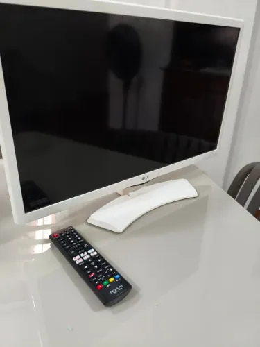 TV Monitor LG 24" LED Branca (Com Controle Remoto)