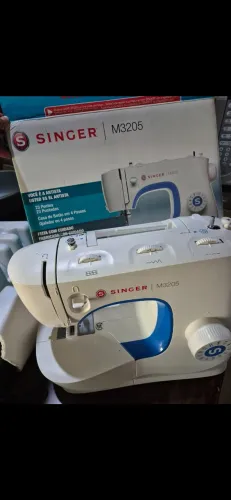 Máquina de costura reta singer