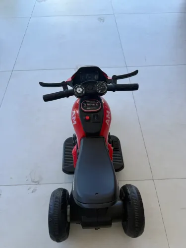 Triciclo Elétrico Infantil Vermelho - Pouquíssimo Uso!
