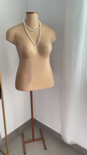 Manequim feminino busto plus size GG 