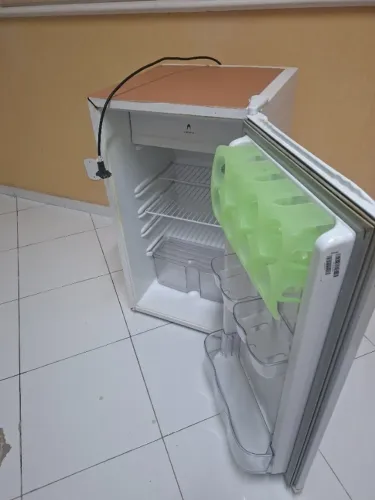FRIGOBAR CONSUL COM DEFEITO