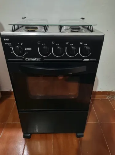 Fogão esmaltec semi novo 