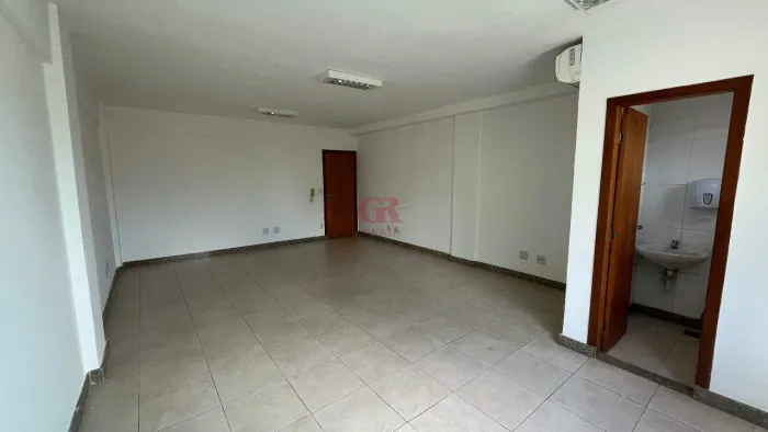 Sala, excelente localização, próximo a todo comercio!