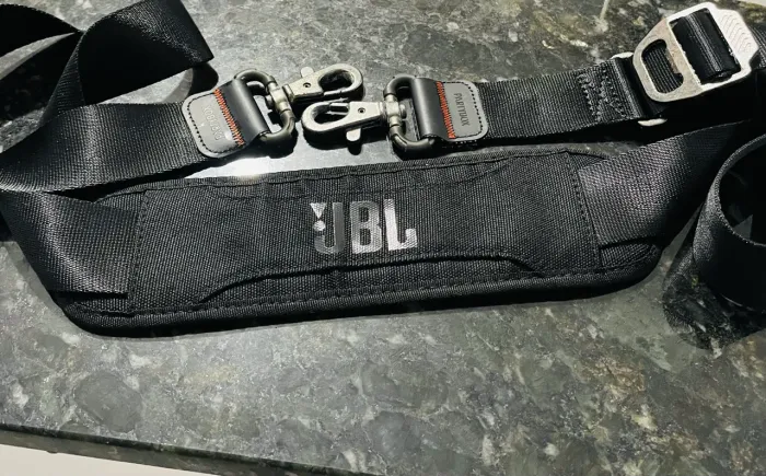 Alça JBL Com apoio de ombro e abridor de garrafa
