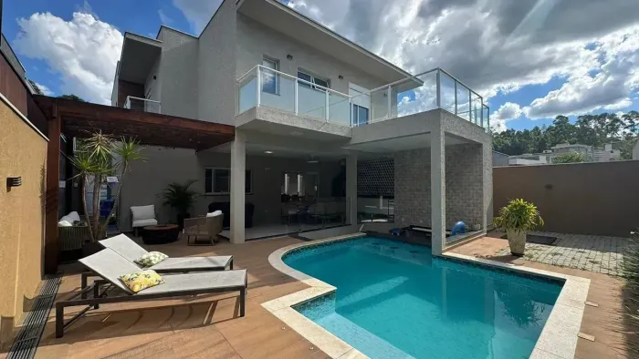 Sobrado  com piscina á venda no Condomínio Buona Vita em Atibaia , pronto para morar