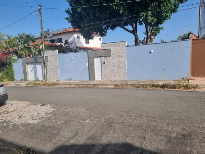 Alugo Casa Estilo Sítio no Bairro Olho D'Água / Litorânea - 3 Suítes - Lote 20m x 50m