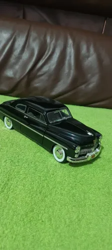 Miniatura 1/18 Ford Mercury UTRL