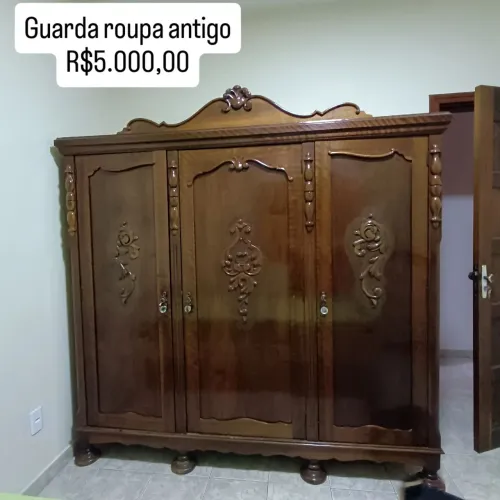 Guarda roupa antigo 