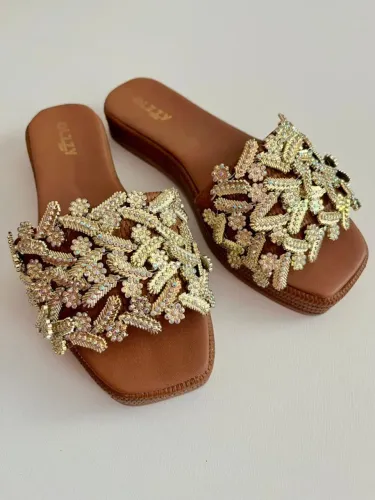 Sandália Feminina Tamanco Flat 36 com aplicação Luxo