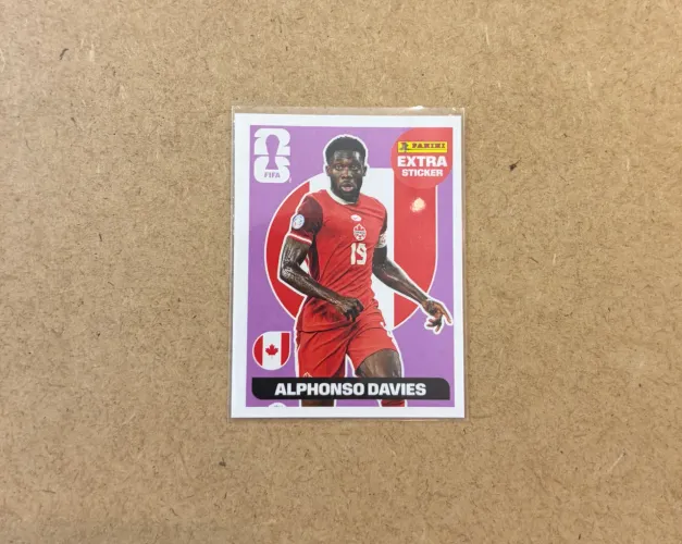 Figurinha Legend Alphonso Davies Lilás