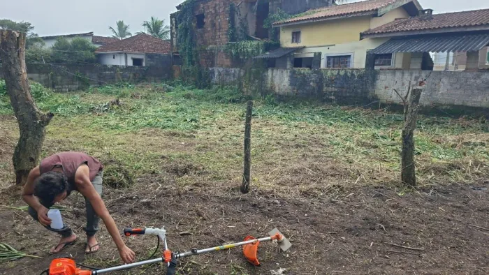 Vendo terreno cm escritura 356 metros quadrados em intanhaem lado Praia jardim bopiranga