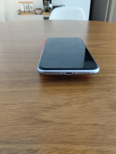 iPhone 11 - 64 GB Lilás 