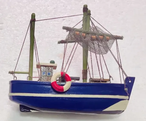 Miniaturas Réplica / Kit Com 02 Barcos De Pesca E 01 Jangada Marrom-claro