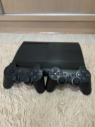 PS3 Super Slim 2 controles e vários jogos