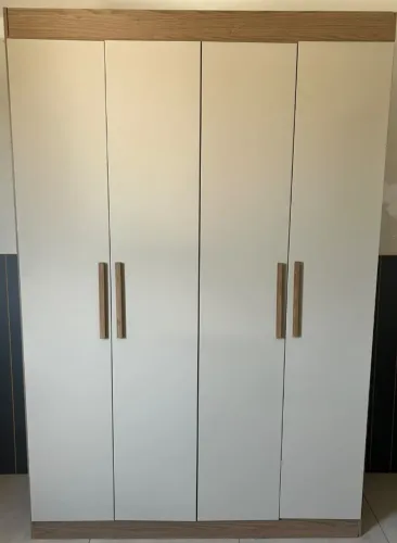 [BAIXOU O PREÇO] Guarda-Roupa 4 Portas Off-White/Madeira - Ótimo Estado!