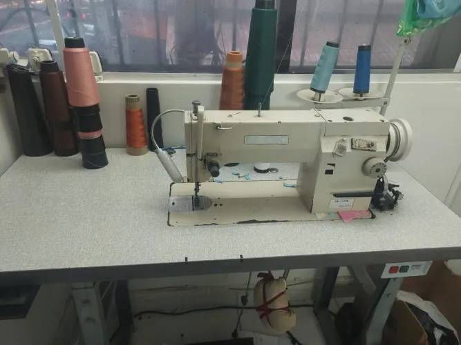 Máquina Costura Industrial Reta com Motor Elétrico Usada