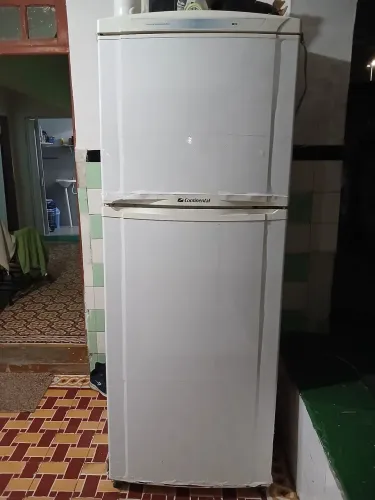 vendo uma geladeira fros fri  continental 470 litros 