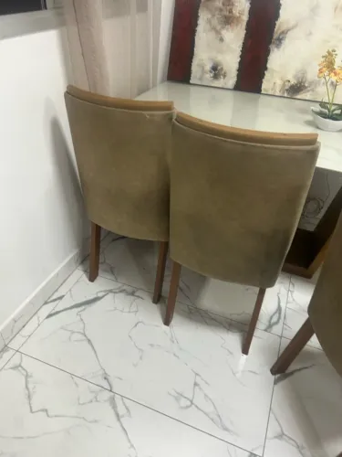 Vendo 4 cadeiras para sala de jantar