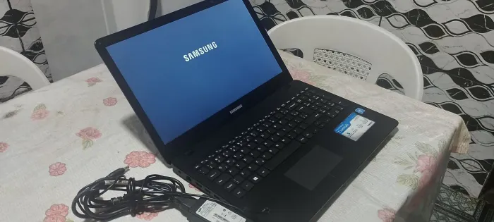 Notetbook sansung ultra fino com SSD 128 gb 4gb bateria boa