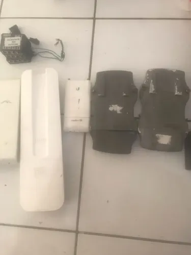 Antenas e receptores Mikrotik, roteadores, switchs e várias peças de notebook