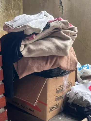 Roupas diversas para doação