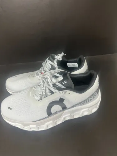 Tenis On Cloudmonster 42