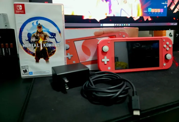 Nintendo Switch Lite + Mortal Kombat + SD 128GB (aceito cartão)