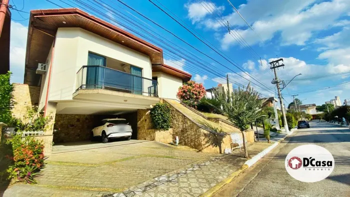 Belíssima casa à venda com 4 quartos e espaço gourmet, no condomínio Imperial, Taubaté-SP