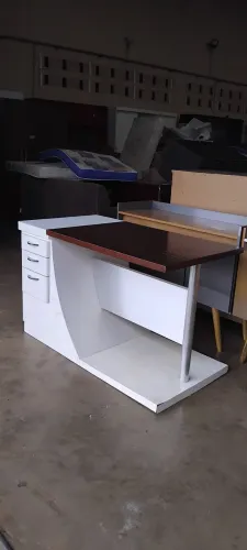 Mesa escrivaninha feita em marcenaria USADA ENTREGA dentro de Uberlândia MG 