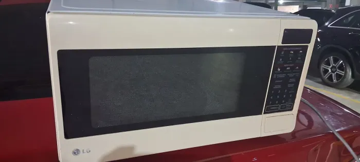 Micro-ondas LG 30 litros bem coservado