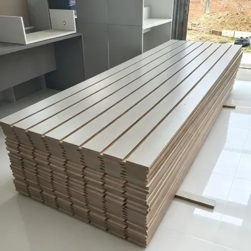 Painéis canaletados em mdf para loja