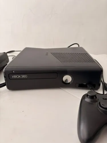 Xbox 360 Slim Com Dois Controles