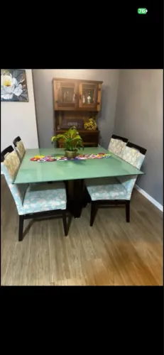 Mesa com 4 Cadeiras