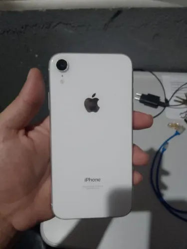 Vendo Iphone xr 64 gb 74% bateria,vindo buscar 350,00 valor minimo