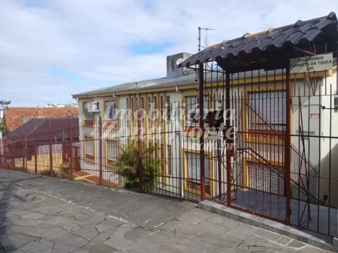Apartamento com 1 dormitório, sala, cozinha, banheiro, área serviço fechada. Piso parquet;