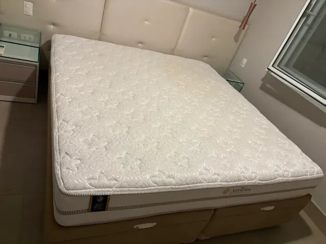 Cama box baú com Colchão King size híbrido de latex com cama box baú