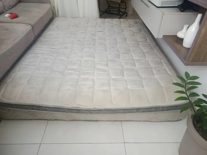 Colchão Queen 250,00