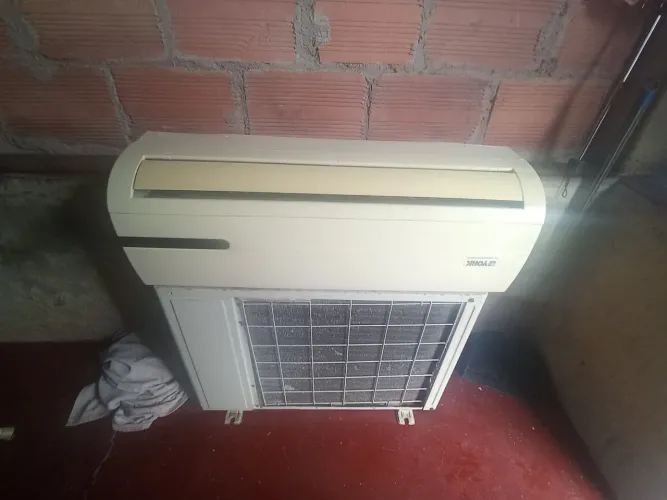 Ar-Condicionado York 9.000 BTUs - Ótimo Estado