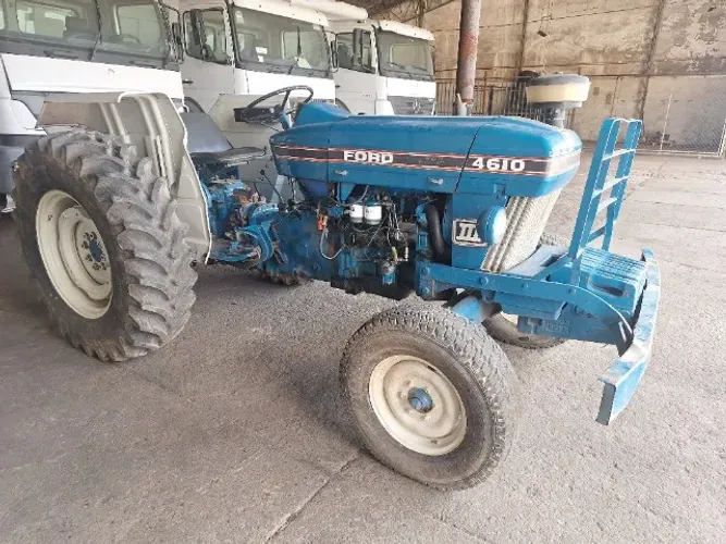 Trator Ford 4610 ano 1987